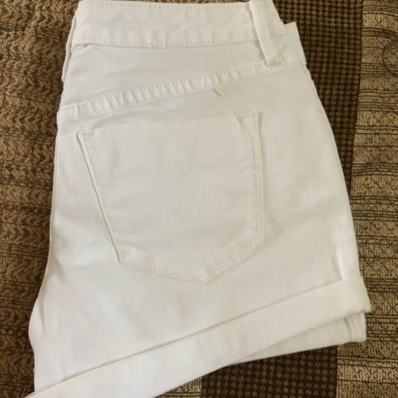 Shorts - Picture 4 of 5